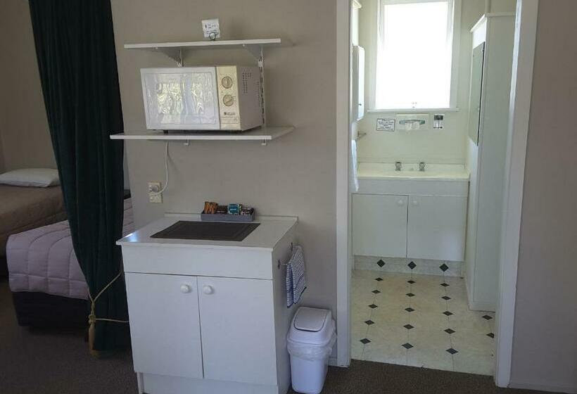 Семейное Студио, Palm Motel Waihi