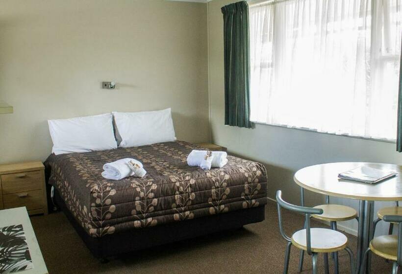 סטודיו משפחתי, Palm Motel Waihi