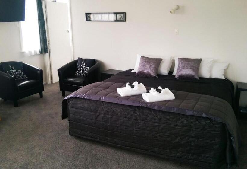 חדר משפחתי, Palm Motel Waihi