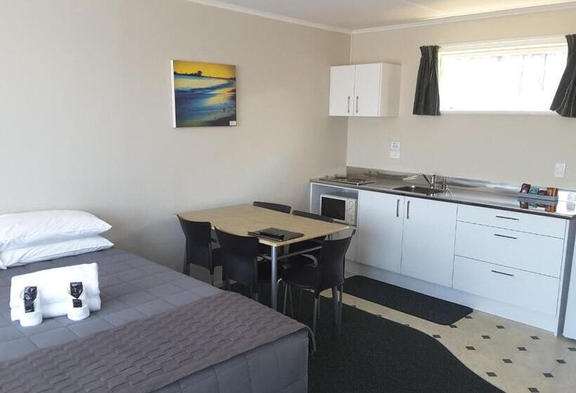 Семейный Номер, Palm Motel Waihi