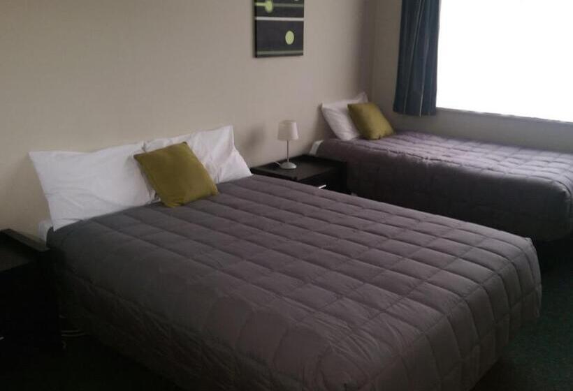 חדר משפחתי, Palm Motel Waihi