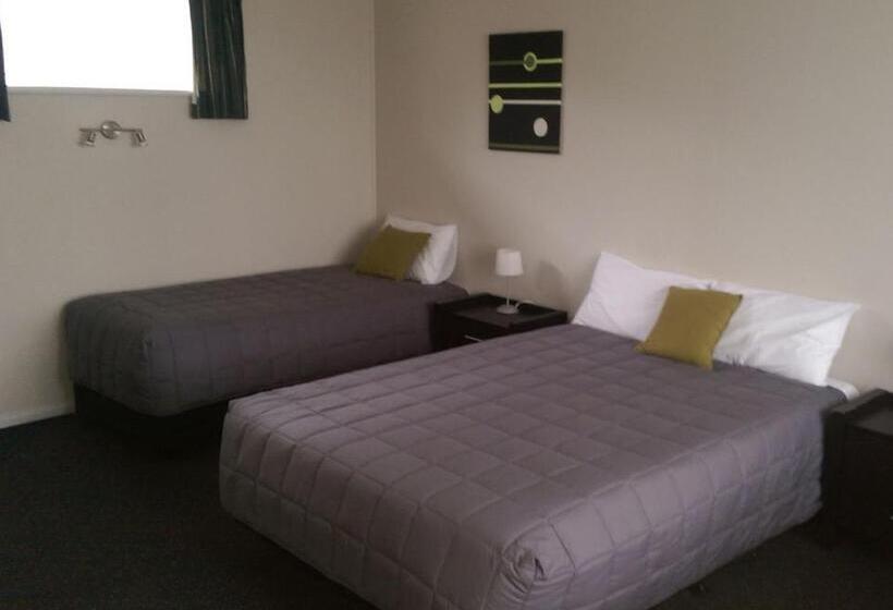 חדר משפחתי, Palm Motel Waihi