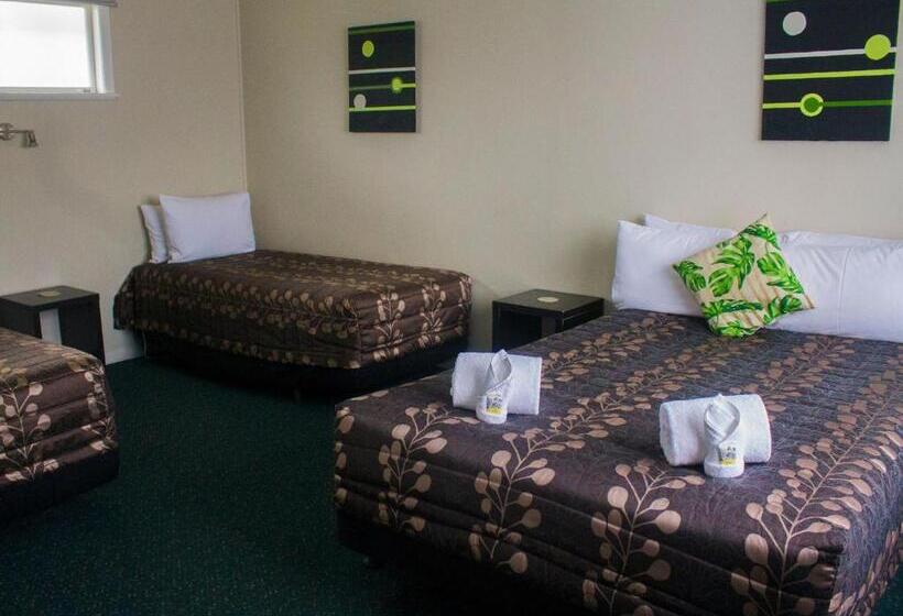 חדר משפחתי, Palm Motel Waihi