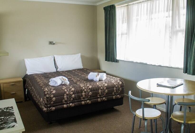 Семейное Студио, Palm Motel Waihi