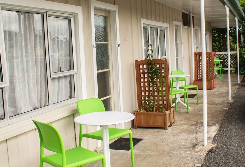 סטודיו משפחתי, Palm Motel Waihi