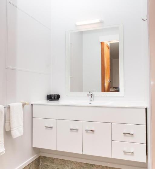 סטודיו אקונומי, Picton Accommodation Gateway Motel