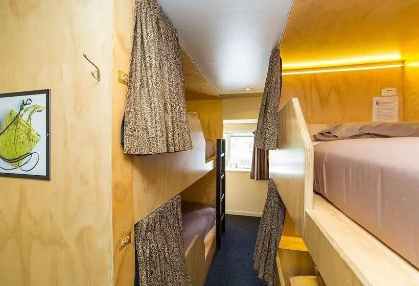 ルームシェアのワンベッド, Tahuna Pod Hostel