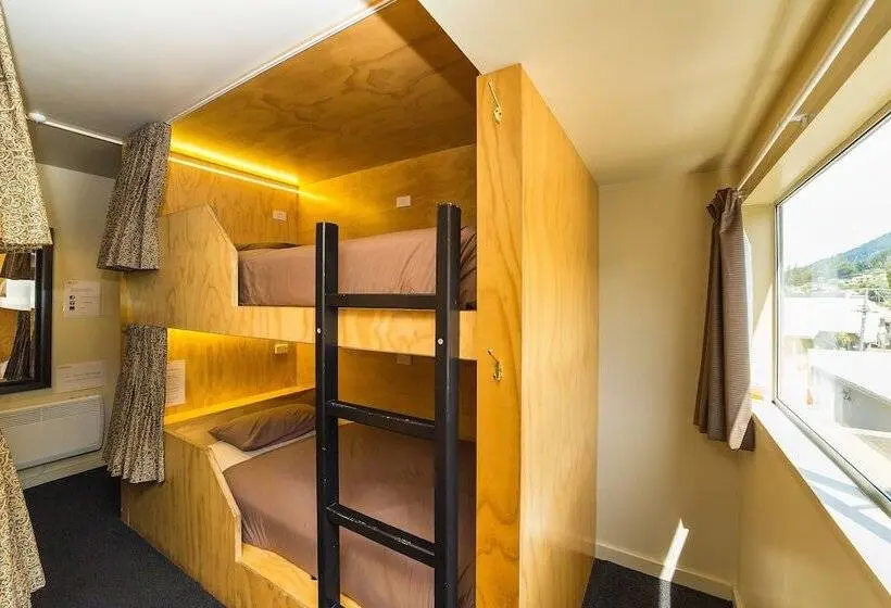 ルームシェアのワンベッド, Tahuna Pod Hostel