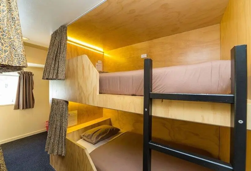 ルームシェアのワンベッド, Tahuna Pod Hostel