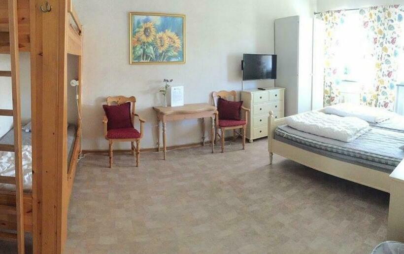 浴室共有スタンダード4人用ルーム, Vasaloppsmålet Hostel Mora Målkullans Vandrarhem