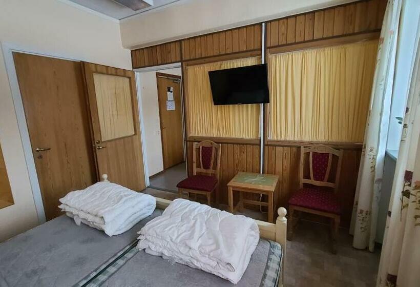 バスルーム共有のトリプルスタンダード, Vasaloppsmålet Hostel Mora Målkullans Vandrarhem