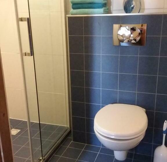 スタンダードルーム, Regina Vught