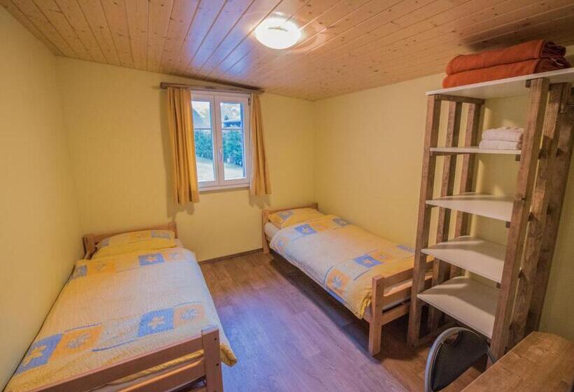 基本房间共用浴室, Schutzenbach Backpackers For Adults 18 35