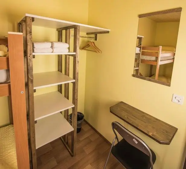 Standard Neljän Hengen Huone Jaettu Kylpyhuone, Schutzenbach Backpackers For Adults 18 35