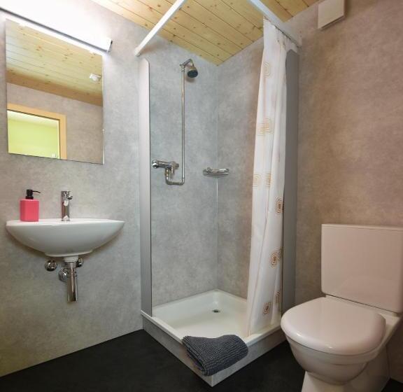 四人标准间, Schutzenbach Backpackers For Adults 18 35