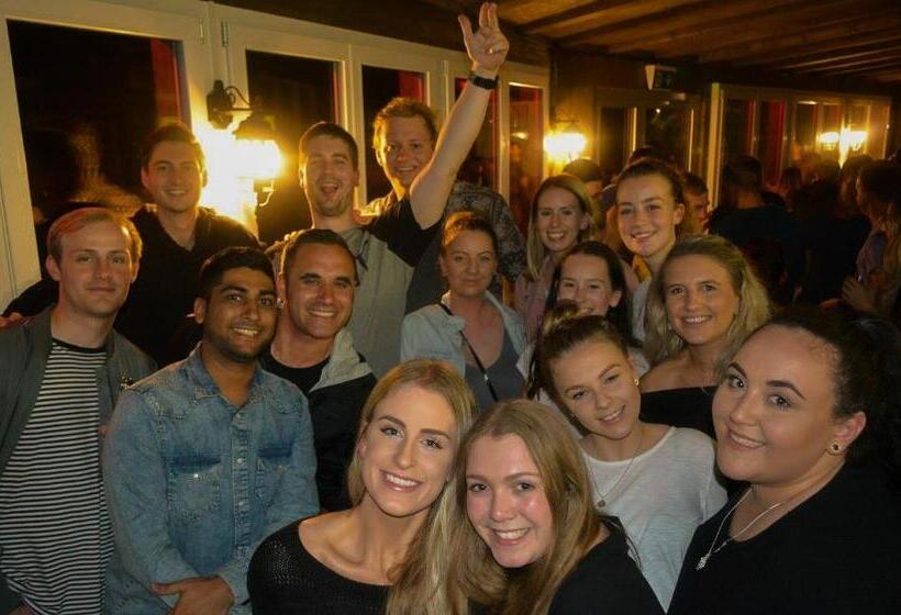 四人标准间, Schutzenbach Backpackers For Adults 18 35