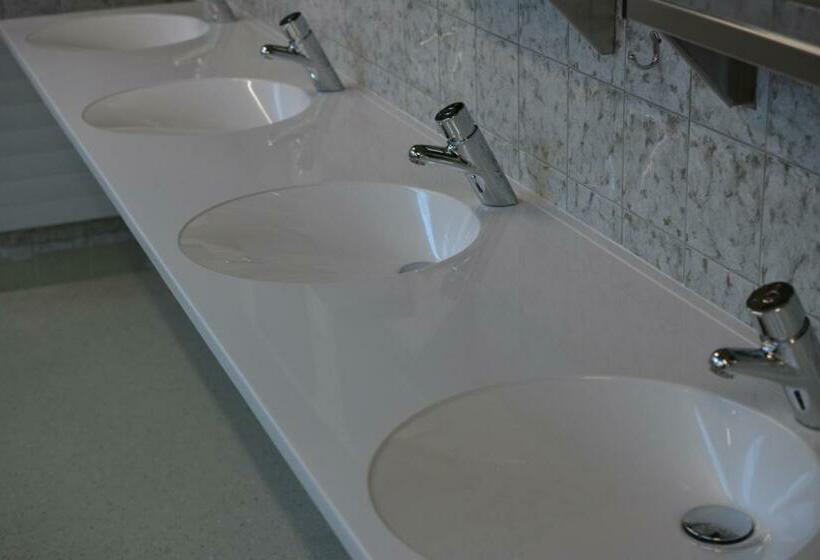 共用房间的床, Schutzenbach Backpackers For Adults 18 35