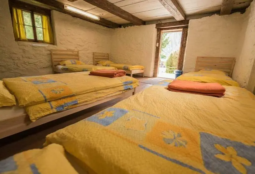 Vuode Makuusalissa, Schutzenbach Backpackers For Adults 18 35