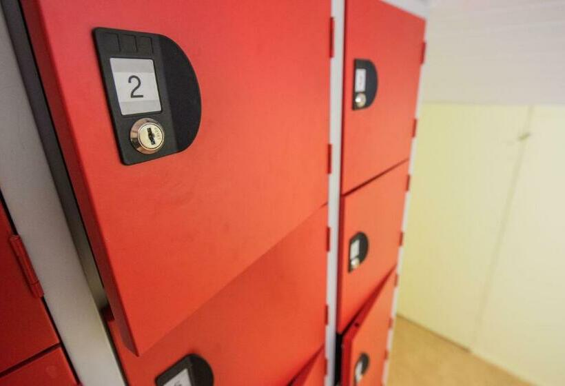 共用房间的床, Schutzenbach Backpackers For Adults 18 35