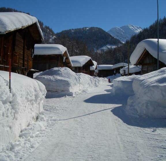 חדר סטנדרט יחיד, Ahorni