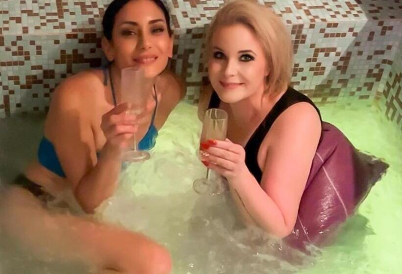 جناح جونيور, Ajoiespa