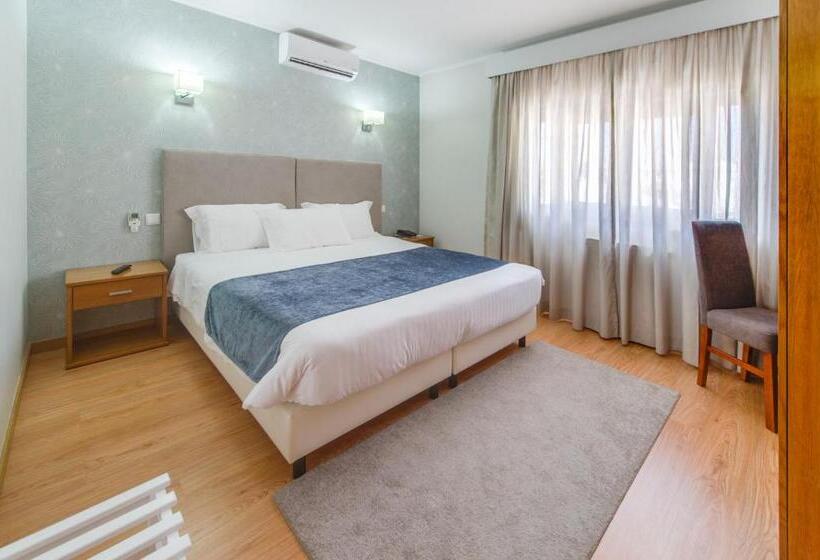 غرفة قياسية, D. Dinis