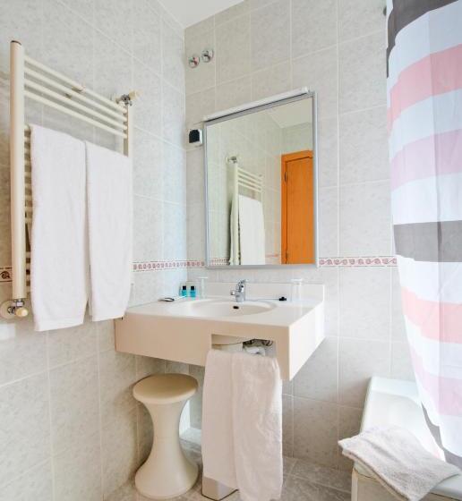 غرفة قياسية مزوَّدة بشُرفة, D. Dinis