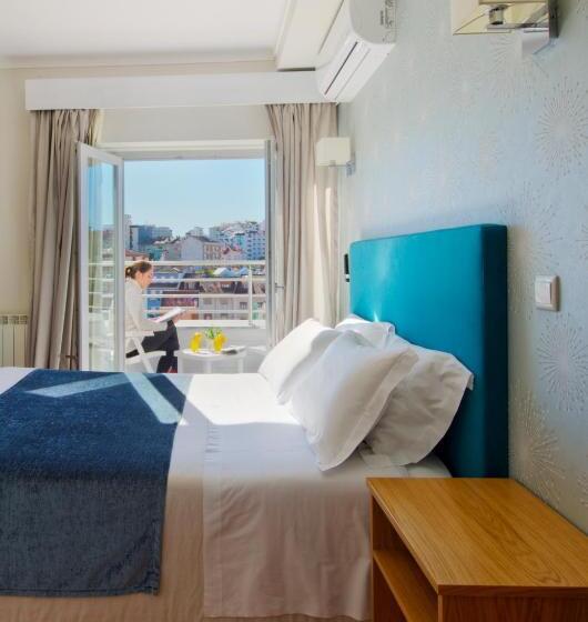 غرفة قياسية مزوَّدة بشُرفة, D. Dinis