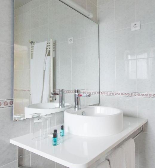 غرفة قياسية ثلاثية مزودة بشرفة, D. Dinis