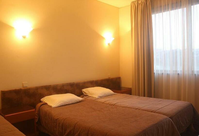 اتاق استاندارد سه نفره, Fiel Chef Alojamento Local