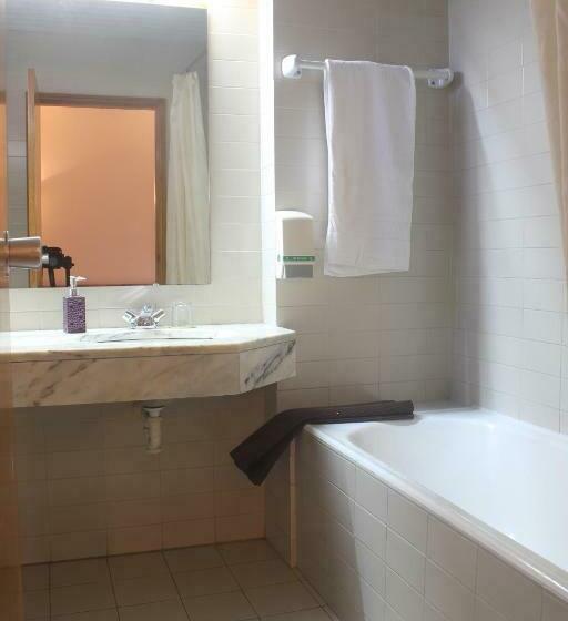 اتاق استاندارد سه نفره, Fiel Chef Alojamento Local