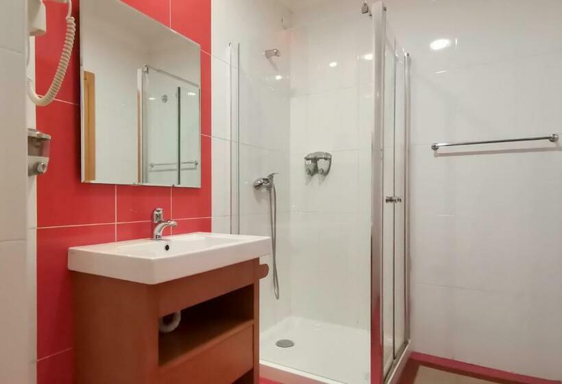 اتاق استاندارد, Hebe Peniche