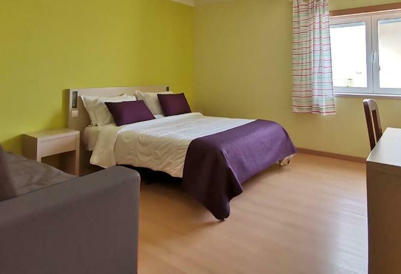 スタンダードルーム, Hebe Peniche