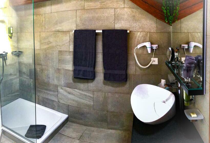 جناح جونيور, Hôtel La Maison Du Prussien