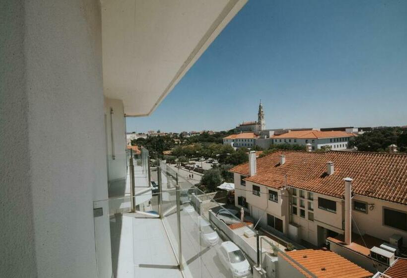 غرفة قياسية ثلاثية, Nossa Senhora De Lurdes