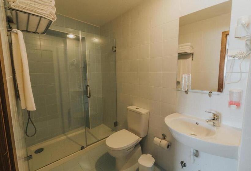 غرفة عائلية, Nossa Senhora De Lurdes