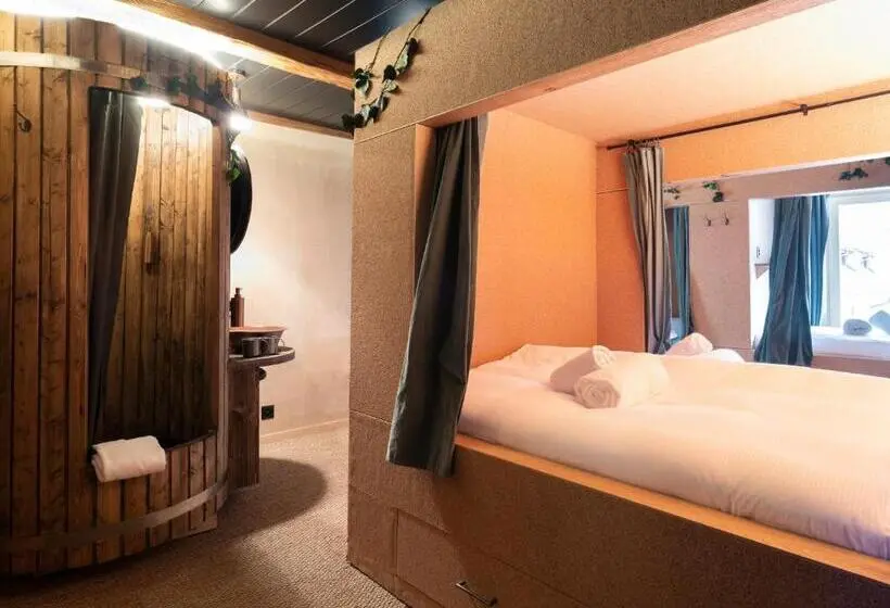 ファミリールーム, Peanut Medieval Lodge