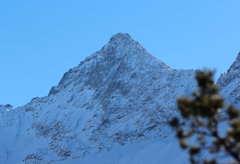 غرفة قياسية ثلاثية, Restaurant Alpina