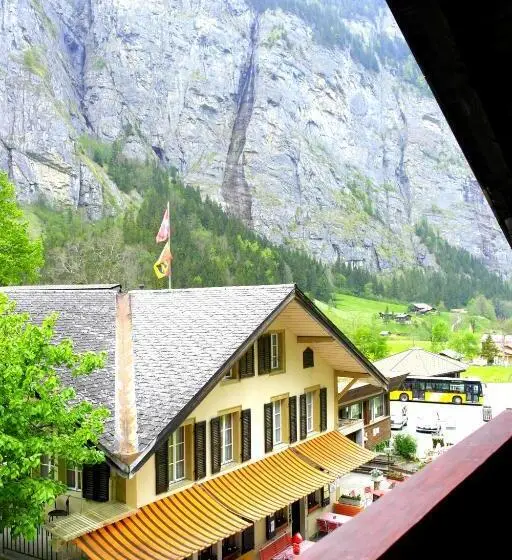Perhehuone Jaettu Kylpyhuone, Restaurant Stechelberg Bed & Breakfast