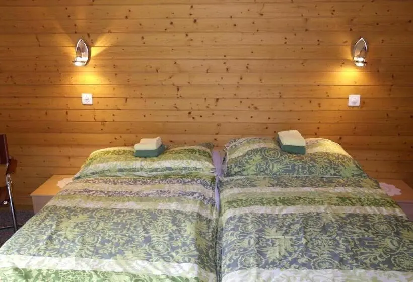 Perhehuone Jaettu Kylpyhuone, Restaurant Stechelberg Bed & Breakfast