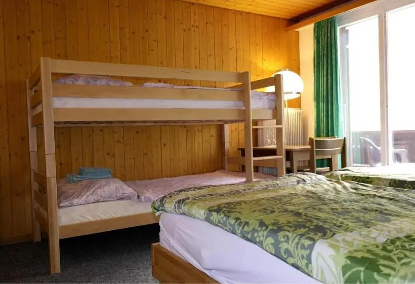 Perhehuone Jaettu Kylpyhuone, Restaurant Stechelberg Bed & Breakfast