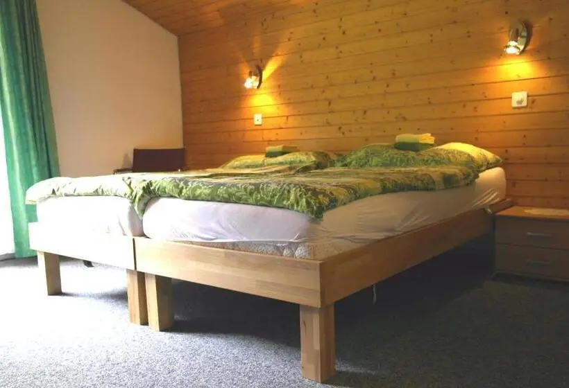 Perhehuone Jaettu Kylpyhuone, Restaurant Stechelberg Bed & Breakfast
