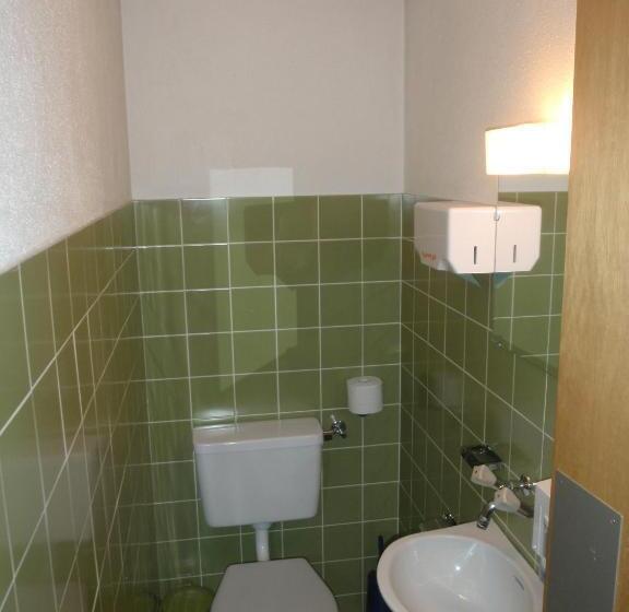 패밀리 룸 공용 욕실, Restaurant Stechelberg Bed & Breakfast