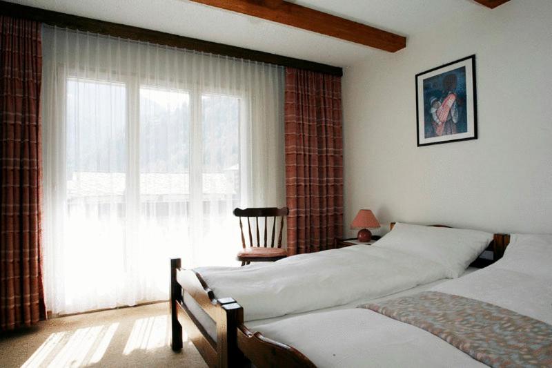 חדר סטנדרט לשלושה, Roby