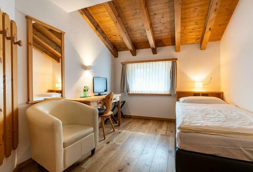 חדר סטנדרט יחיד, Saluver