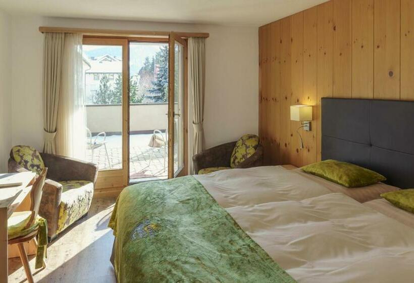 חדר סטנדרט, Saluver