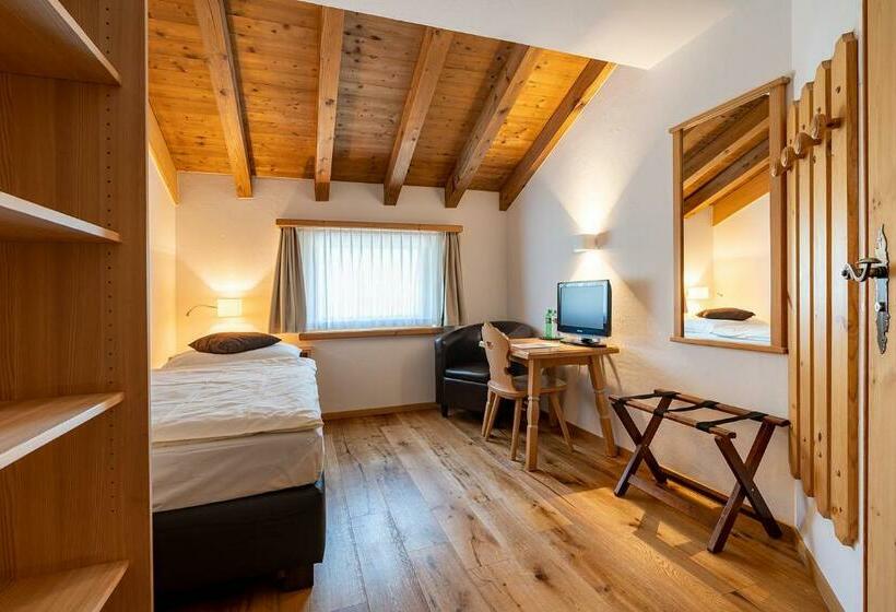 חדר סטנדרט יחיד, Saluver