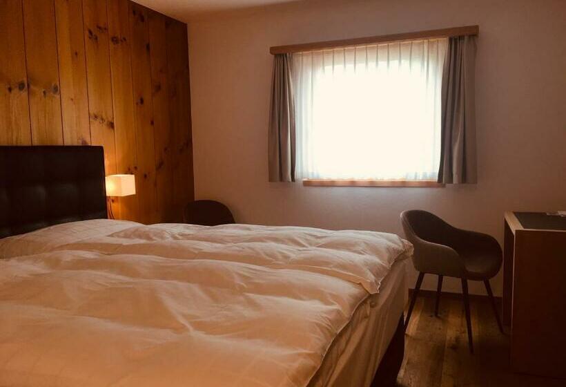 חדר סטנדרט, Saluver