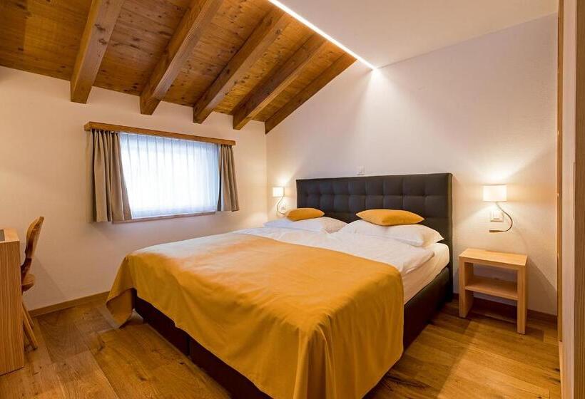 סוויטת ג'וניור, Saluver