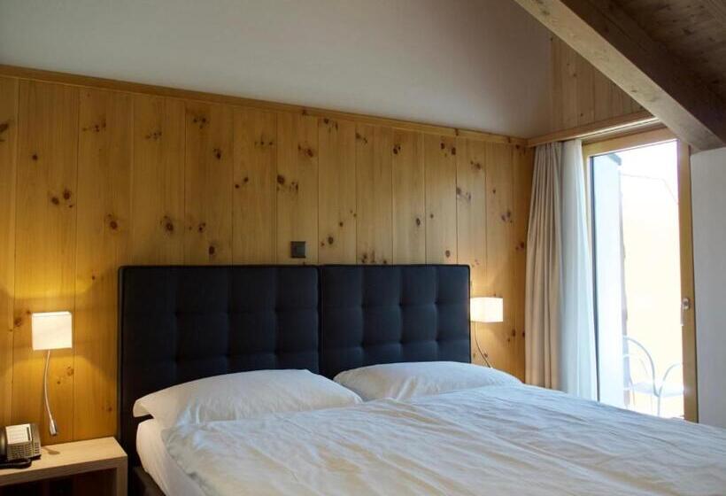 חדר סופריור, Saluver